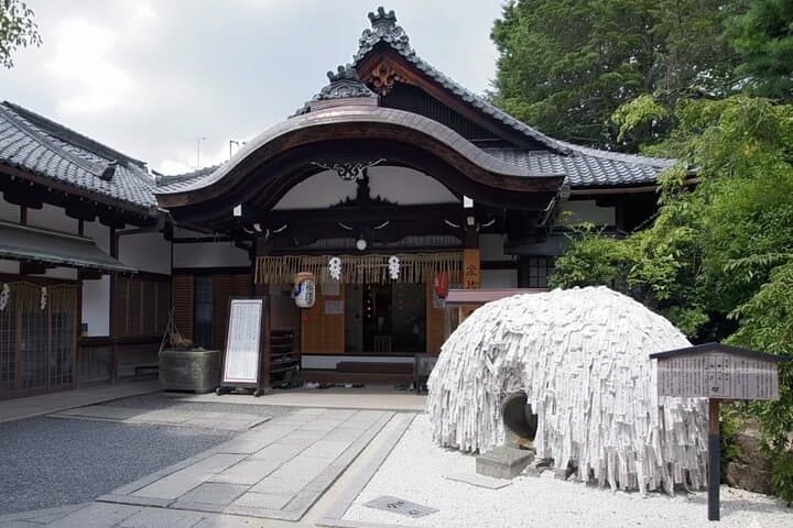 Kyoto Gion Walk with Local: Culture & Geisha World — photo 2