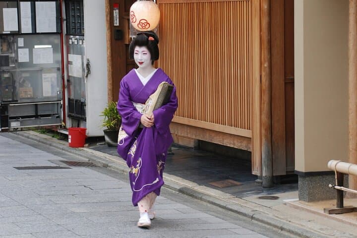 Kyoto Gion Walk with Local: Culture & Geisha World — photo 5
