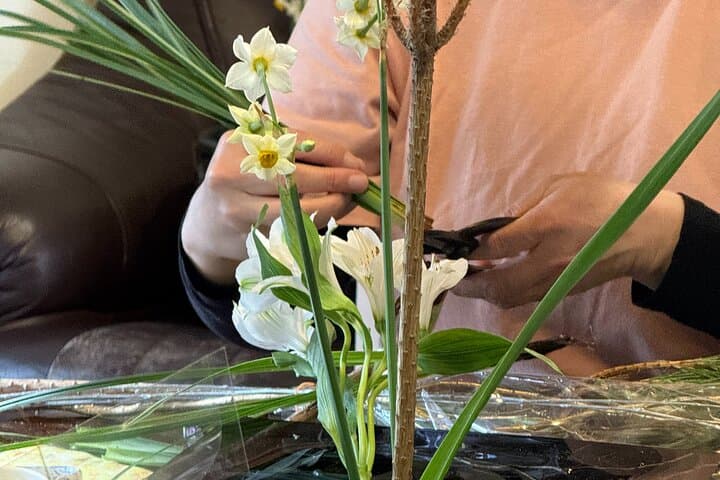 Ikebana (Japanese Flower Arrangement) Workshop in Beppu — photo 4
