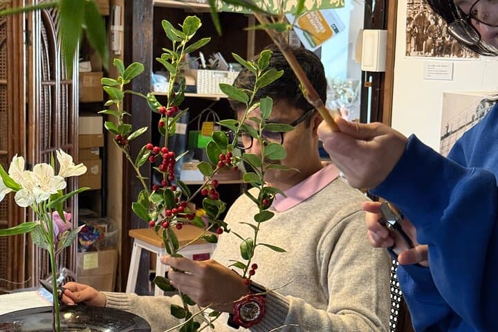 Ikebana (Japanese Flower Arrangement) Workshop in Beppu — photo 9