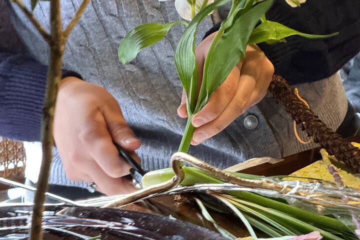 Ikebana (Japanese Flower Arrangement) Workshop in Beppu — photo 10