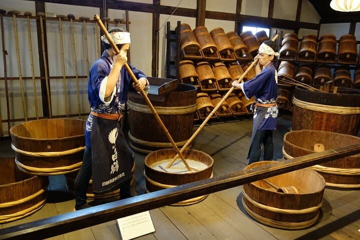From Osaka: Kobe Sake Brewery Private Day Tour by Car — photo 4