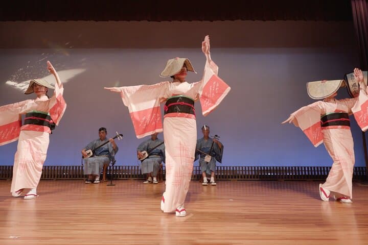 A Journey Through Traditional Performing Arts and Sake Culture — photo 3