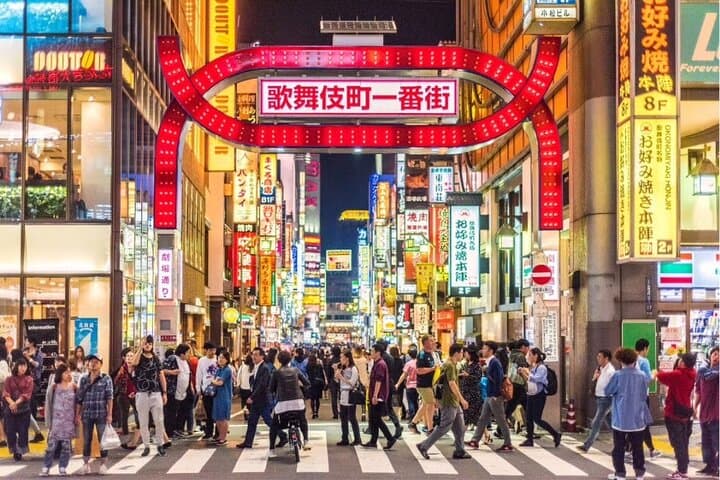 Tokyo Walking Tour of Kabukicho and Golden Gai with a Ninja Guide — photo 2
