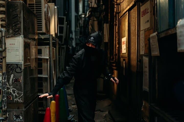 Tokyo Walking Tour of Kabukicho and Golden Gai with a Ninja Guide — photo 10