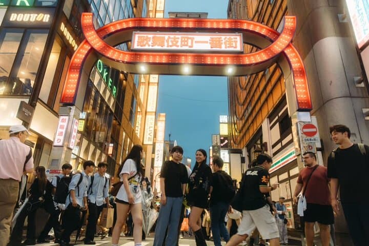 Tokyo Walking Tour of Kabukicho and Golden Gai with a Ninja Guide — photo 12