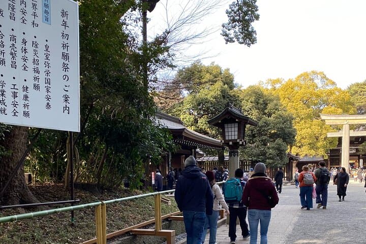Pray Like a Local at Meiji Shrine – Guided Tour with Sake Barrels — photo 11