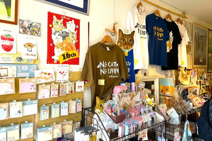 Tokyo Shinjuku Giant 3D, Cat Cafe & Yanaka Cat Town for Cat Lover — photo 4
