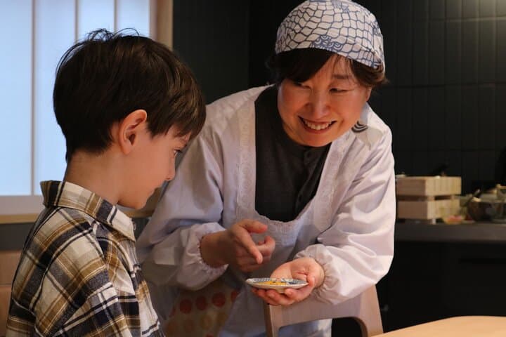 Private Kanazawa Bamboo Sushi Family Cooking Experience — photo 6