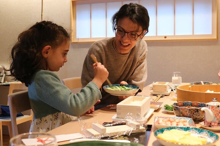 Private Kanazawa Bamboo Sushi Family Cooking Experience — photo 7