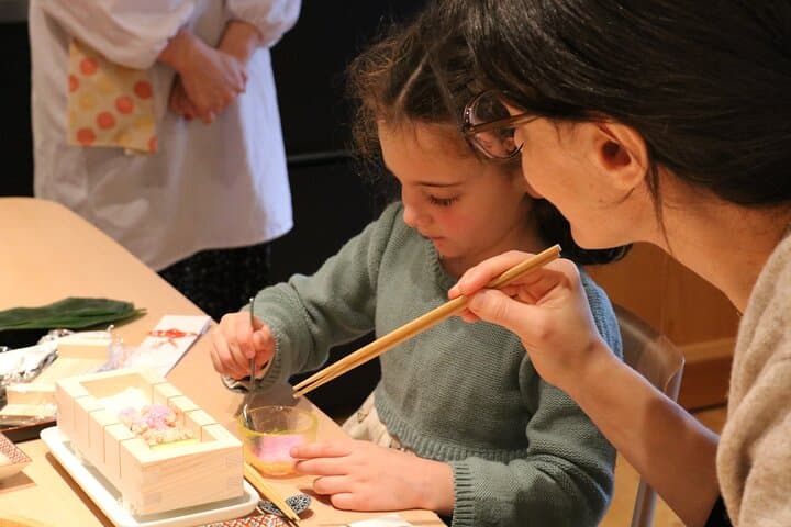 Private Kanazawa Bamboo Sushi Family Cooking Experience — photo 9