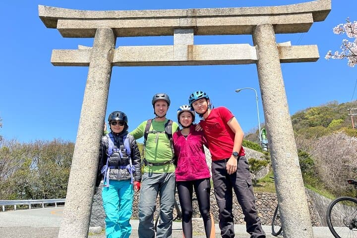 Private E-bike Adventure in Osaka's Hills — photo 3