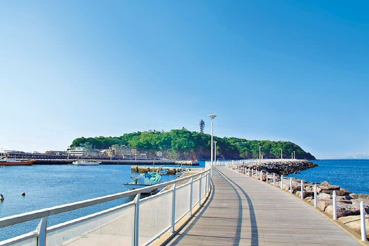 Enoshima: An Island of Enduring Love — Sea, Shrine & Shared Life — photo 9