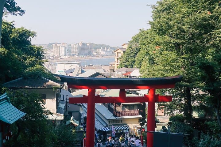 Enoshima: An Island of Enduring Love — Sea, Shrine & Shared Life — photo 10