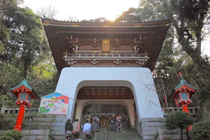 Enoshima: An Island of Enduring Love — Sea, Shrine & Shared Life — photo 12