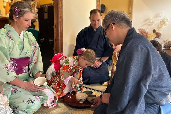 A Unique Antique Kimono and Tea ceremony Experience in English — photo 10