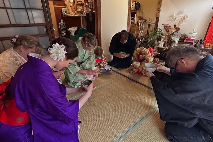A Unique Antique Kimono and Tea ceremony Experience in English — photo 6