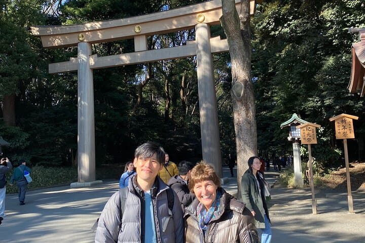 Pray Like a Local at Meiji Shrine – Guided Tour with Sake Barrels — photo 12