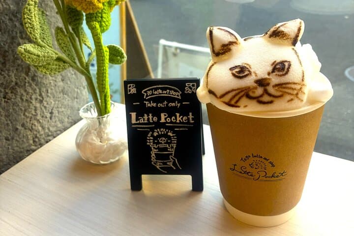 Tokyo Night Tour: Shinjuku Cat Cafe, 3D Cat & Original 3D Latte — photo 10