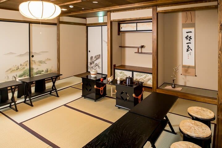 Shinjuku : Authentic Tea Ceremony with Matcha & Kimono — photo 10