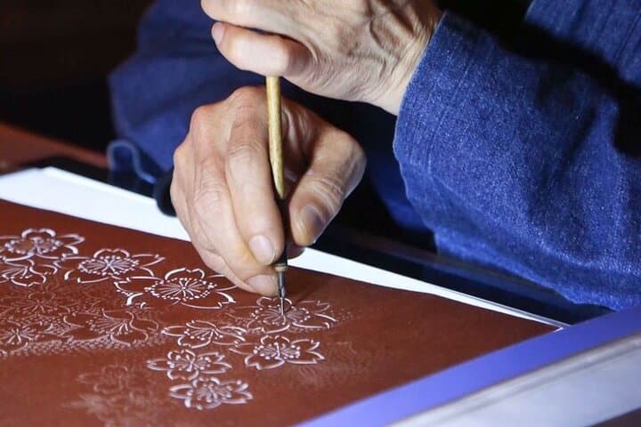 Visit the workshop and the creation engraver of the stencil — photo 1