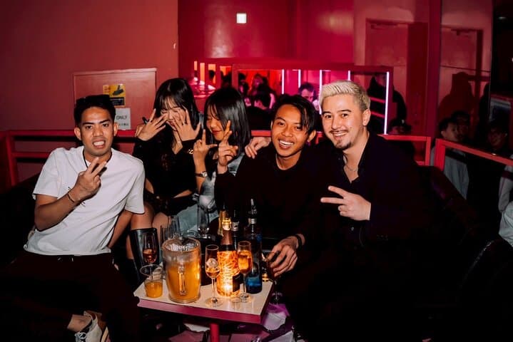 Osaka’s Iconic All-Pink NightClub: VIP Booth, Champagne & Show — photo 2