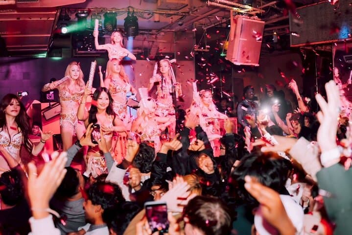 Osaka’s Iconic All-Pink NightClub: VIP Booth, Champagne & Show — photo 6
