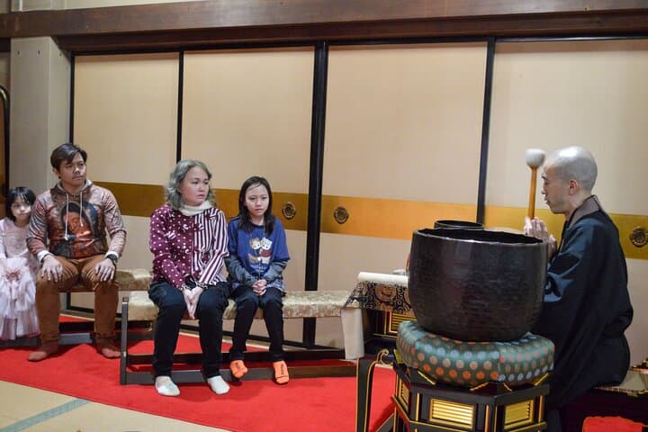 Zen Meditation and Calligraphy Workshop in a Local Temple — photo 4