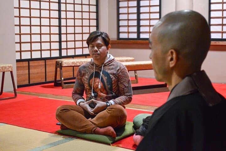 Zen Meditation and Calligraphy Workshop in a Local Temple — photo 2