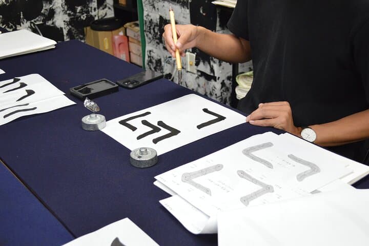 Zen Meditation and Calligraphy Workshop in a Local Temple — photo 11