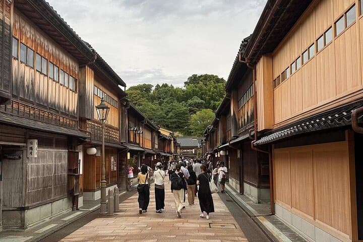 Shirakawago and Kanazawa Tour from Tokyo by Private Car — photo 5