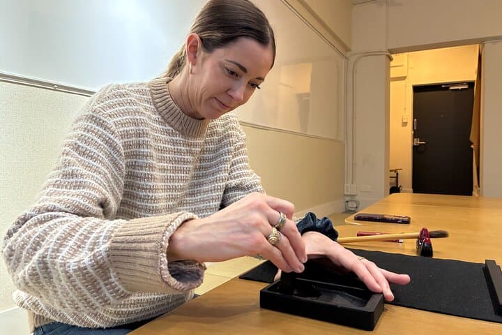 Tokyo: Private Calligraphy Class at Japanese Room in Shibuya — photo 12