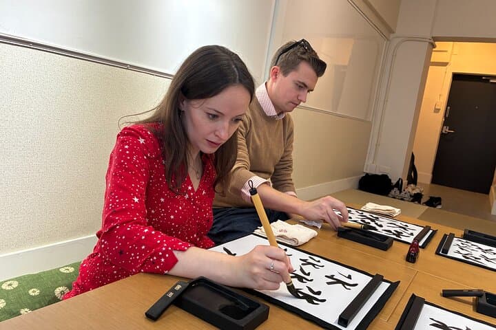 Tokyo: Private Calligraphy Class at Japanese Room in Shibuya — photo 2