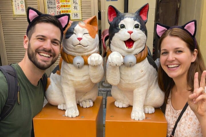 Tokyo Shinjuku Giant 3D, Cat Cafe & Yanaka Cat Town for Cat Lover — photo 1