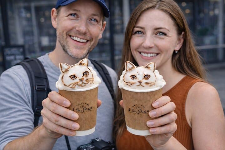 Tokyo Night Tour: Shinjuku Cat Cafe, 3D Cat & Original 3D Latte — photo 2