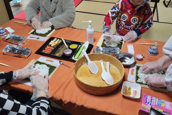 Kyoto: Hand-rolled Sushi Class — photo 1