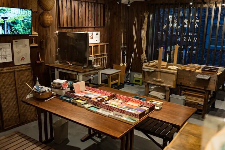 【Tokyo/Asakusa】Traditional Japanese Washi Papermaking experience — photo 7
