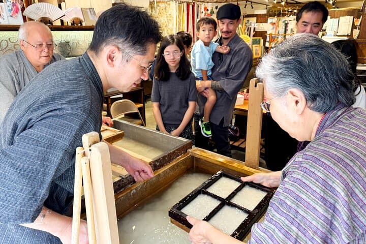 【Tokyo/Asakusa】Traditional Japanese Washi Papermaking experience — photo 2