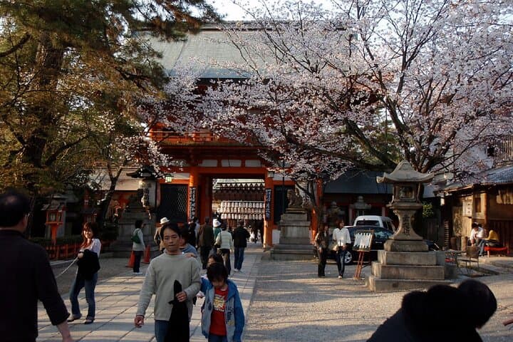 Kyoto Gion Night Walk & Geisha District Guided Tour — photo 4