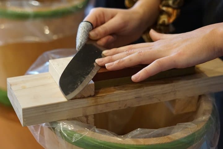 Tokyo: Japanese Knife Craft & Sharpening Workshop in Asakusa — photo 5
