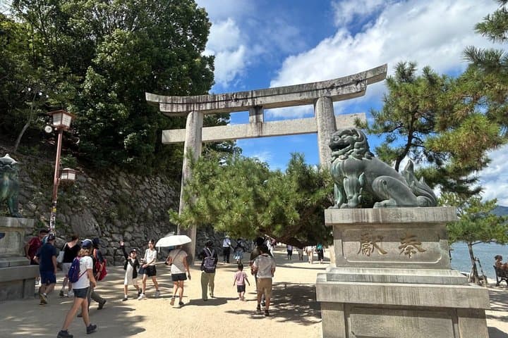 Hiroshima and Miyajima Private English Tour — photo 2