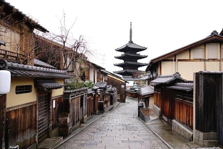 Kyoto Kiyomizu dera Walking Tour with a Former History Teacher — photo 2