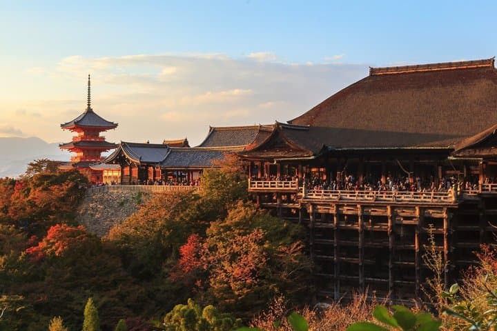 Kyoto Kiyomizu dera Walking Tour with a Former History Teacher — photo 4