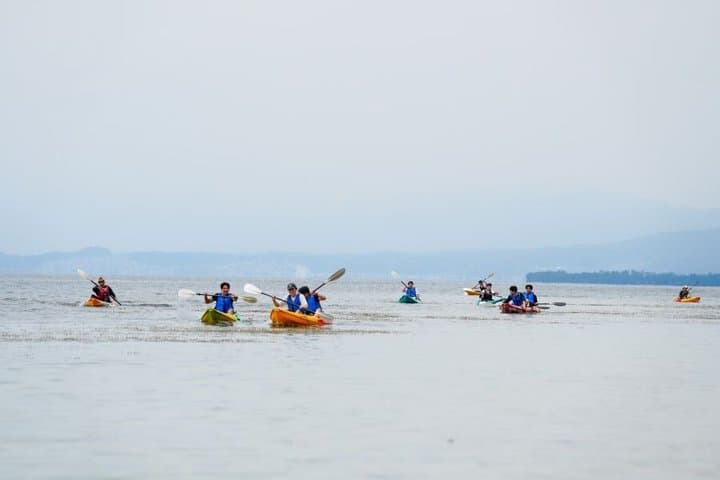A Day of Nature Experiences Enjoying the Lake and Town — photo 2