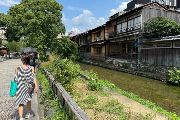 Kyoto: Gion Geisha District & Yasaka Shrine Walking Tour — photo 2