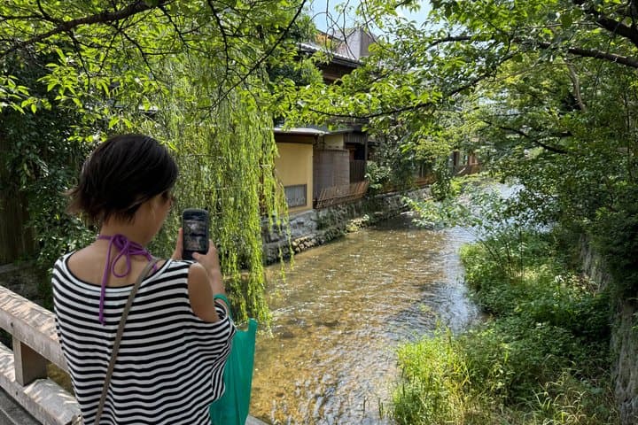 Kyoto: Gion Geisha District & Yasaka Shrine Walking Tour — photo 3