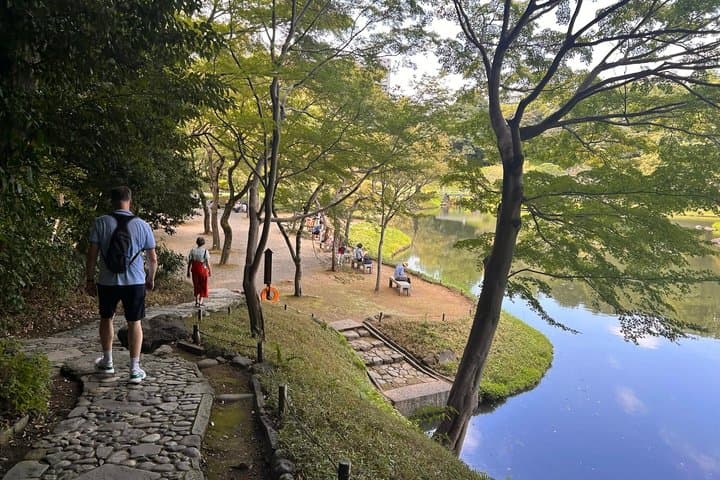 Tokyo Spring Flowering Gardens Tour with Gardener E-bike or Walk — photo 17