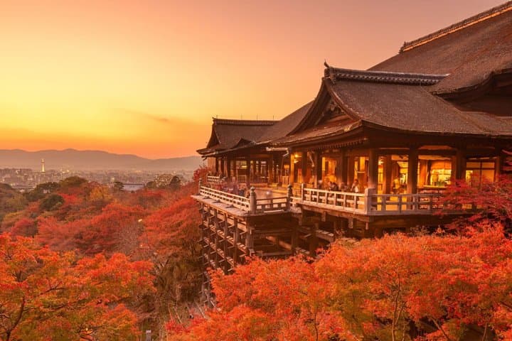 T3 Kyoto: Traditional Higashiyama and Gion Walking Tour — photo 1