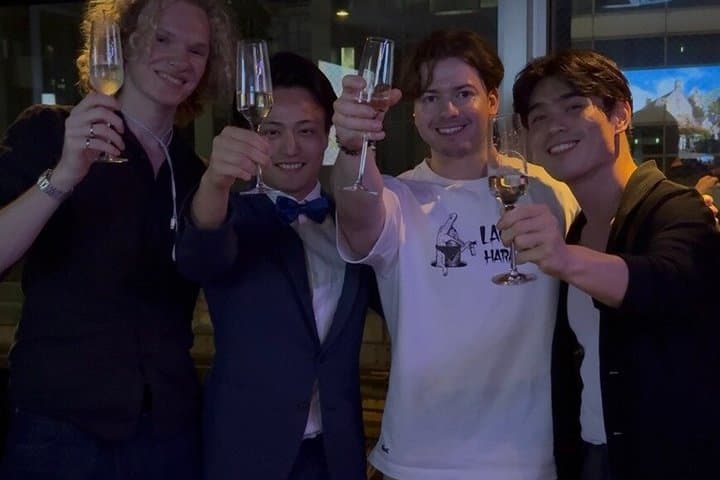 Tokyo Roppongi Members‑Only Karaoke Bar Tour - Unlimited Drinks — photo 4
