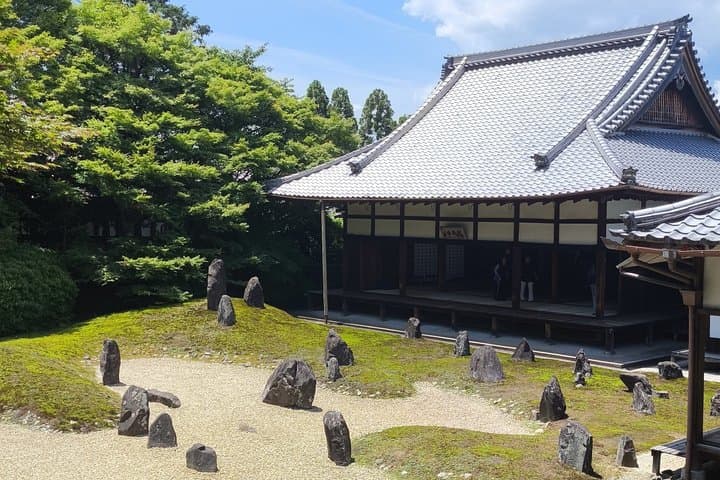 Kyoto Hidden Local Cherry Blossom Spot and Zen Garden — photo 11